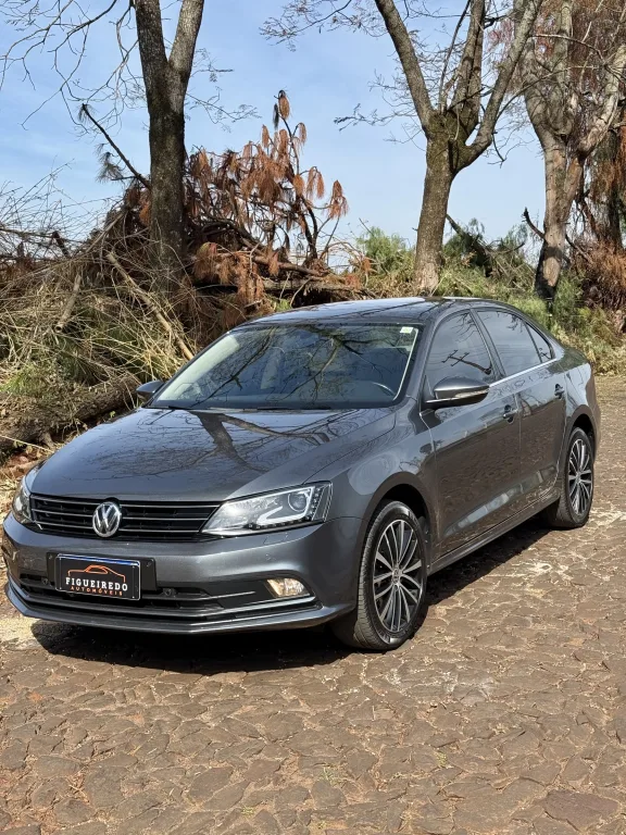 Volkswagen Jetta Higlline 2.0 TSI — foto 1 de 15